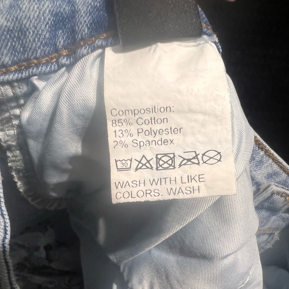 Shein Floral Embroidered Flared light blue Jeans size L 80%Cotton 15% polyester - Picture 9 of 10